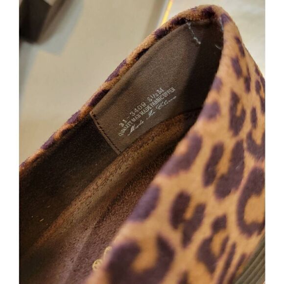 Easy Street Sz 8.5 Super Suede Leopard Peace Comfort Pumps 1 Inch Heel New in Bo - Picture 9 of 10